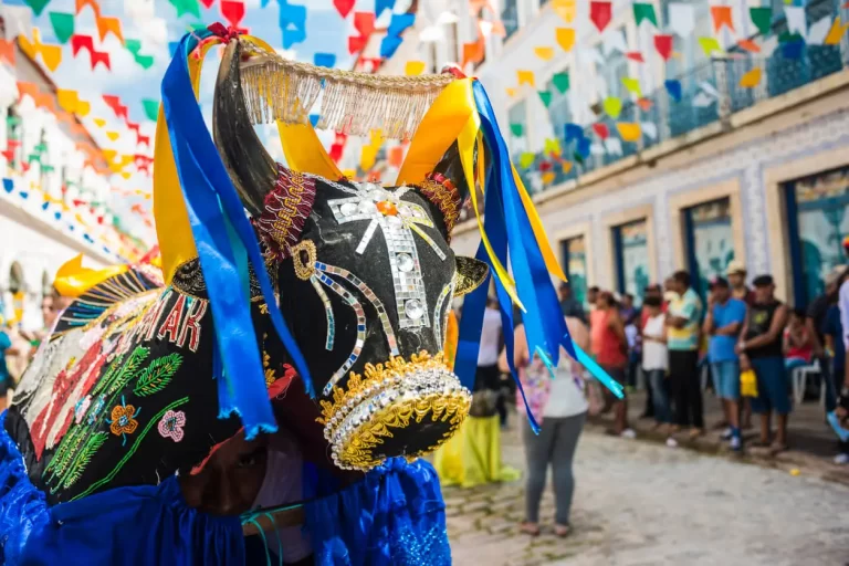 Tradições e Folclore: Roteiros Turísticos para Conhecer as Raízes de um Povo